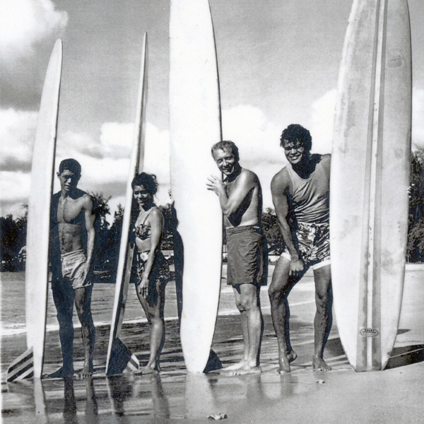 Percy Kinimaka with guests at Kalapaki Beach in 1950s